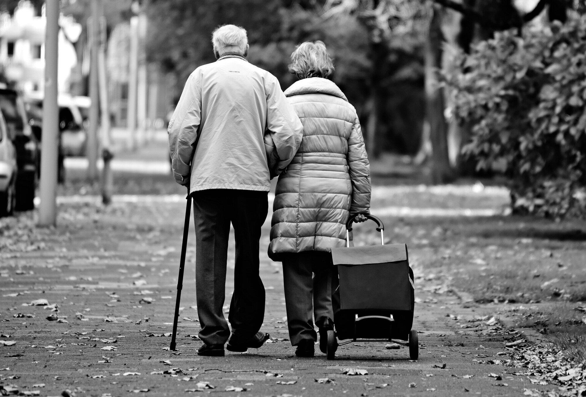 A Guide to Caring for Dementia Patients: Tips and Strategies