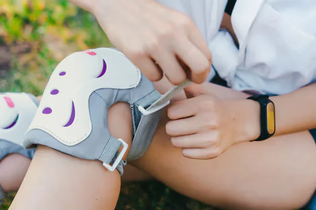 hinged knee