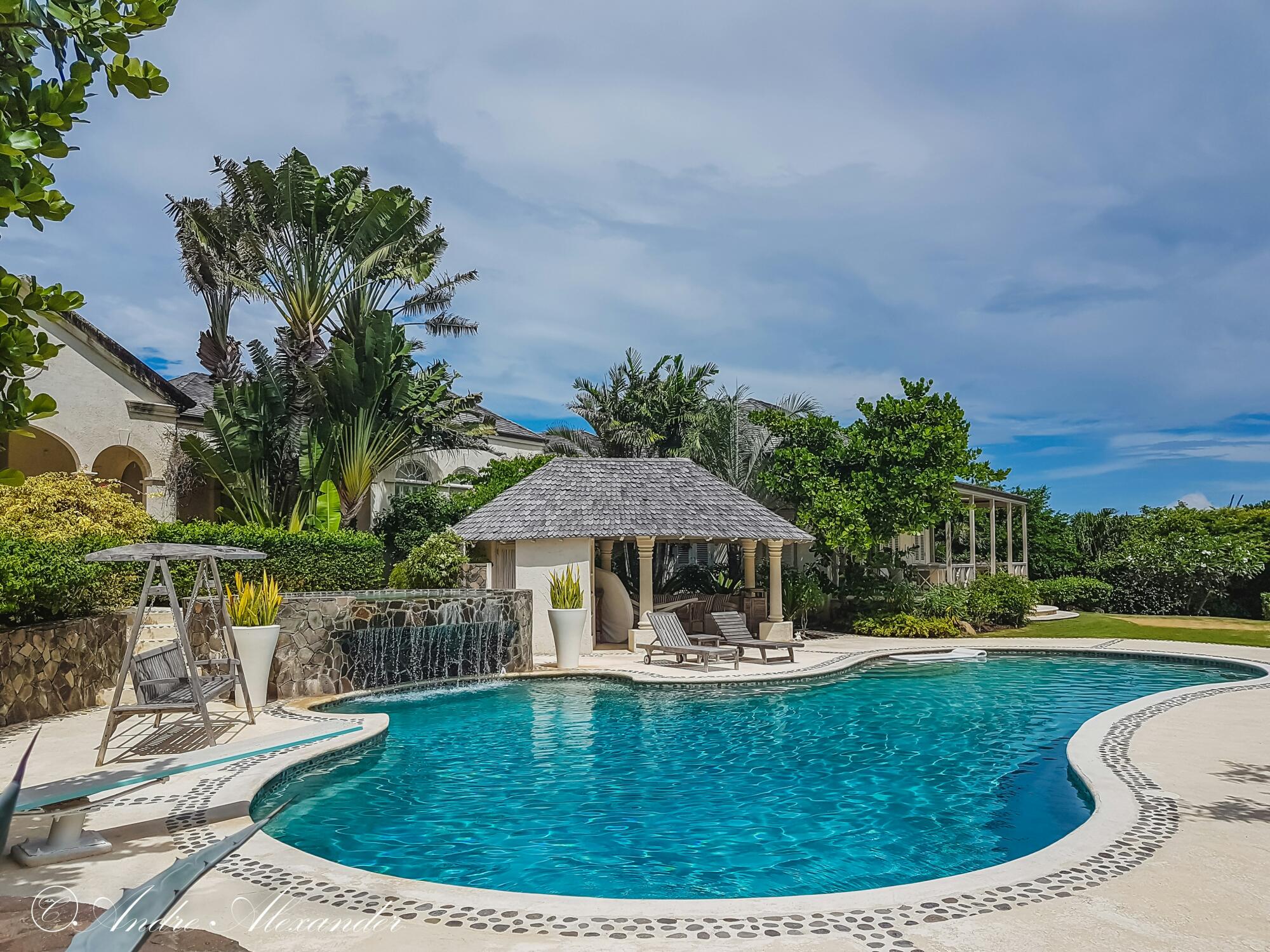 Designing Outdoor Spaces: Integrating Pools for Aesthetic Appeal