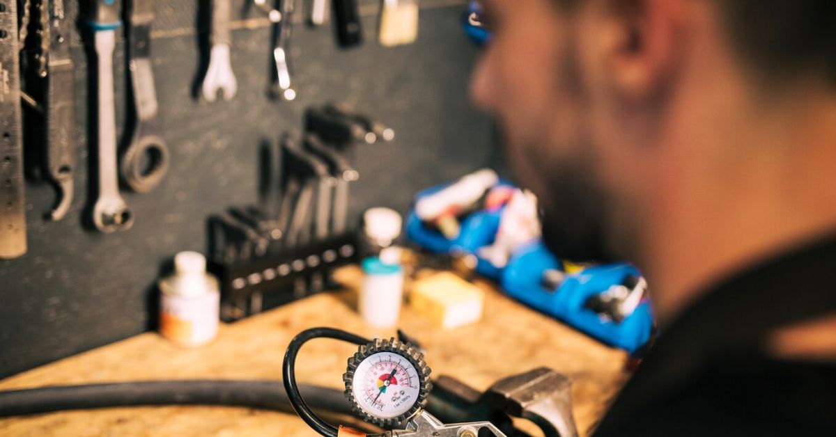 DC-POWERED AIR COMPRESSOR