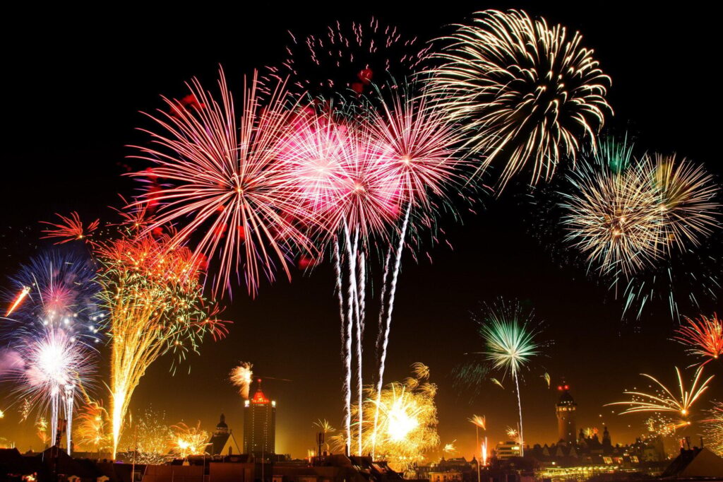 How to Celebrate New Year's Eve: Unique Ideas for All Ages