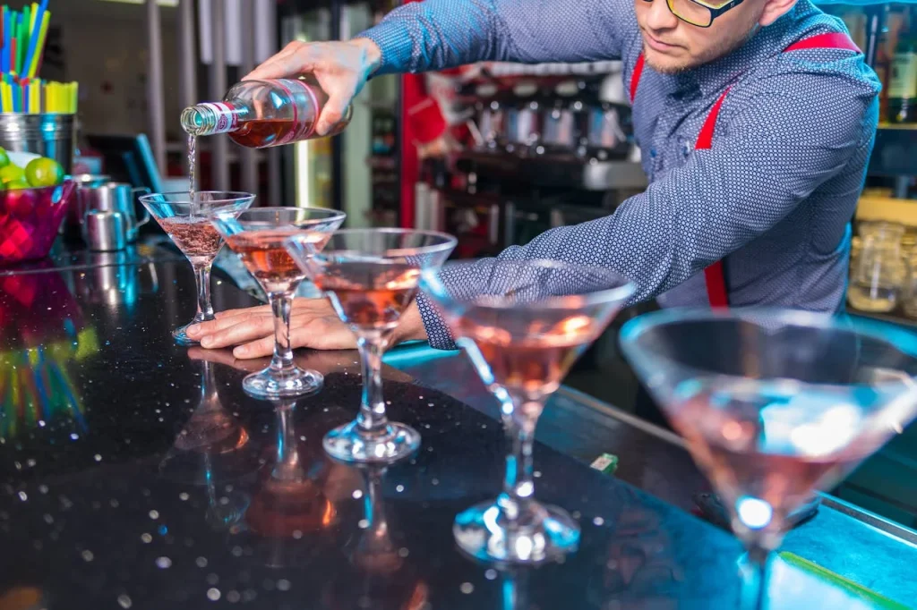 How to become a professional bartender
