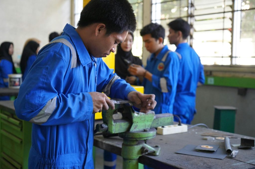 Boost your career with technician-level training programs that enhance your skills, knowledge, and hands-on expertise in your chosen field.