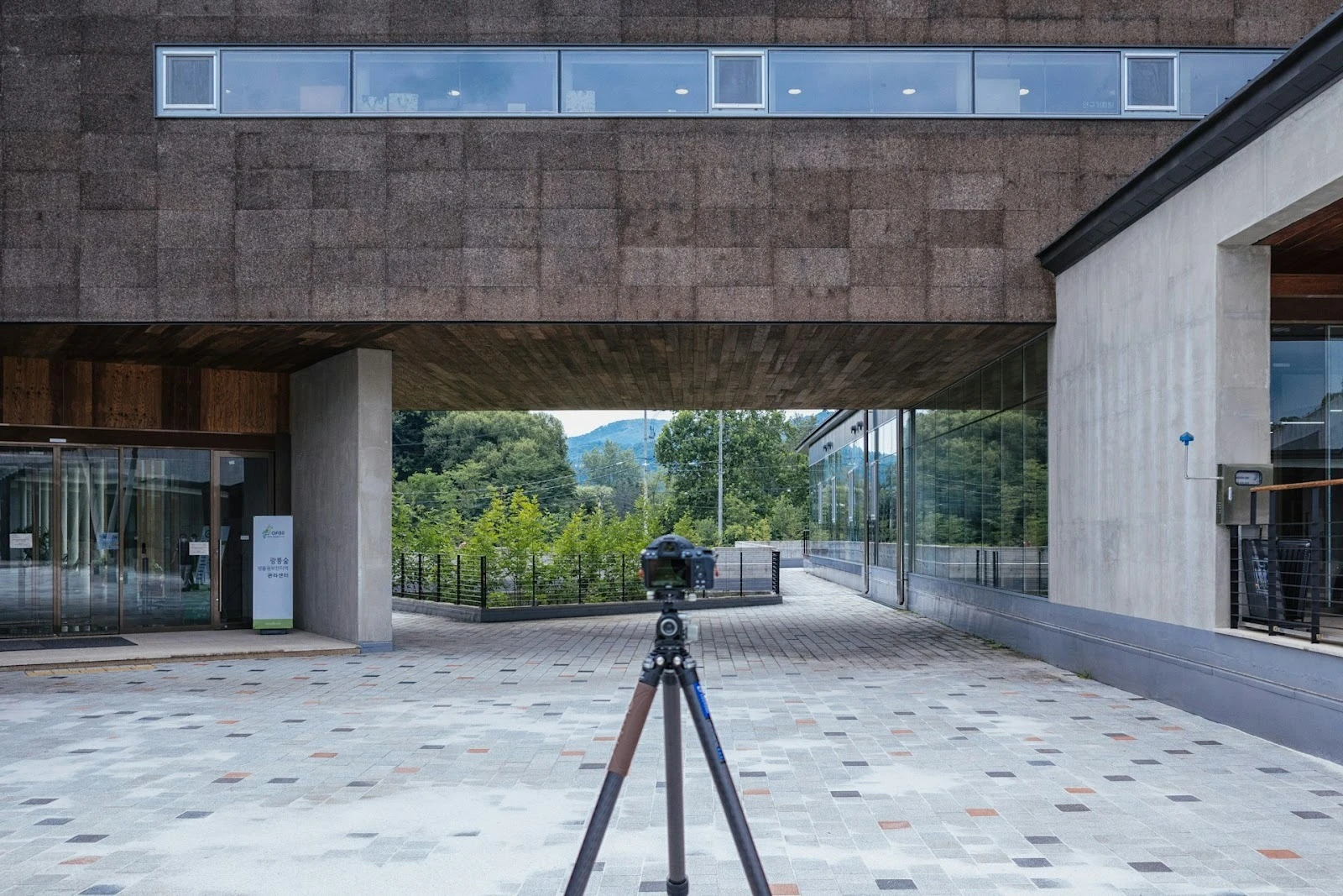 Why Every Broker Needs Commercial Real Estate Videography in 2025