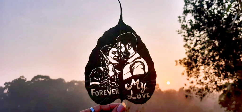 Picture on Leaf offers the most striking custom leaf art gifts.