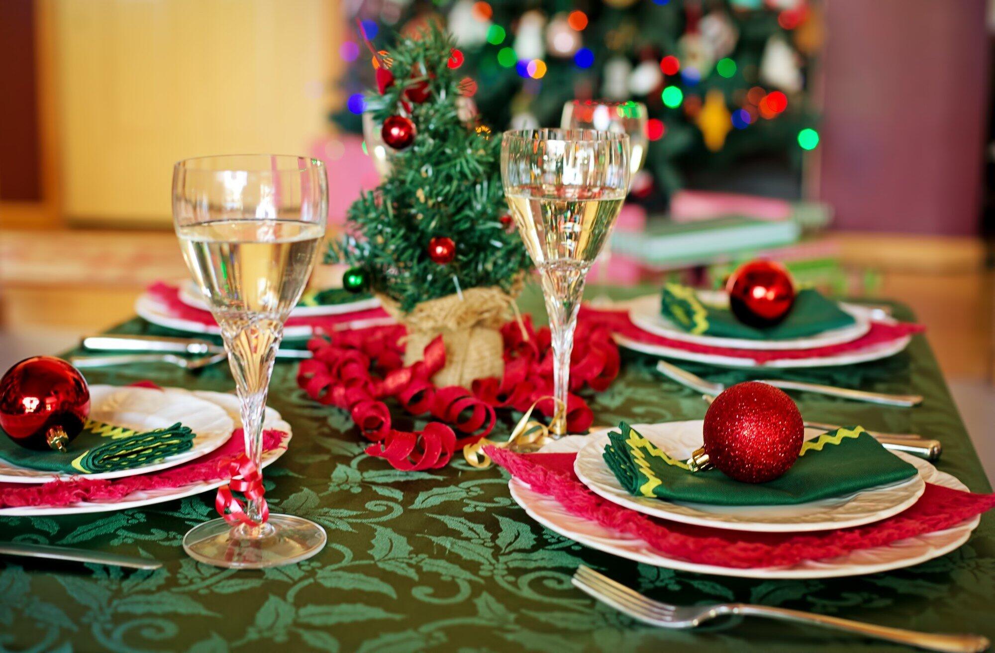 Creating the Perfect Holiday Dinner Table: A Fusion of Art and Cuisine