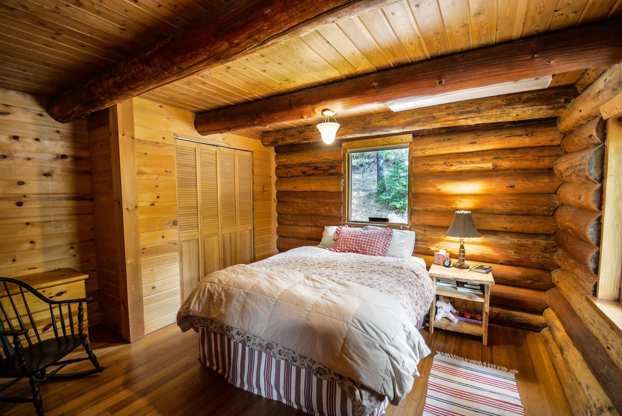How to Incorporate Rustic Bedroom Furniture into a Modern Home