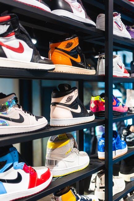 How to Choose Everyday Sneakers That Combine Style and Comfort