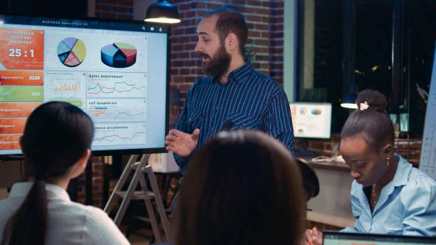 Startup founder pitching to investors in the growth enterprises market