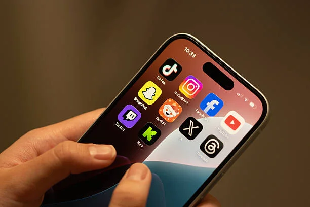 Smartphone home screen with Instagram and other social media apps, representing Picuki alternatives