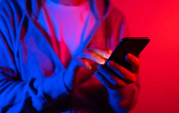 Digital illustration symbolizing online privacy and anonymous browsing on social media