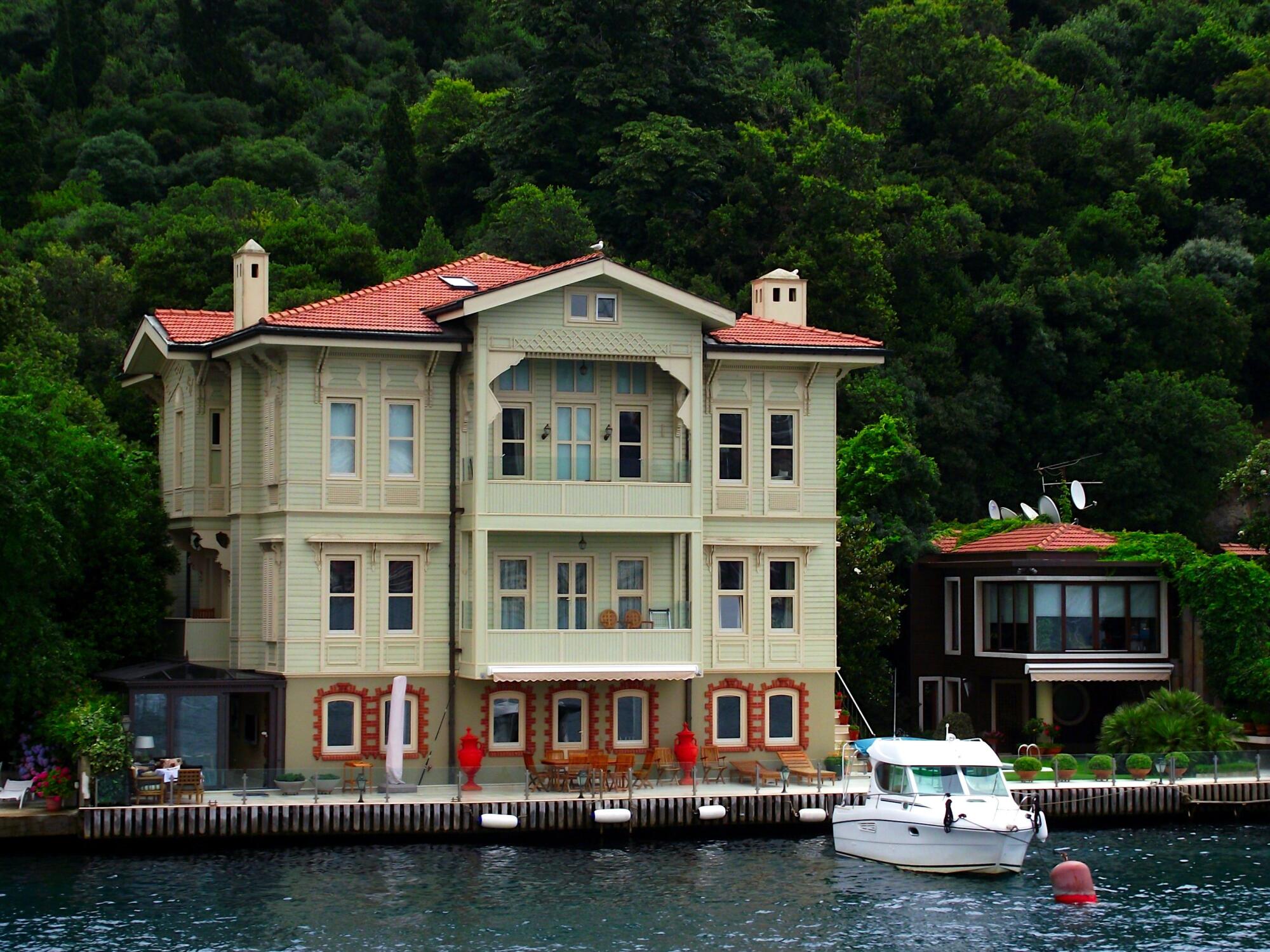 Essential Upgrades for a Luxury Lakefront Sanctuary